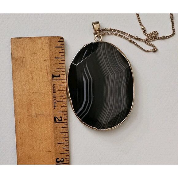 Elegant Banded Onyx Agate Natural Linear Veining On 33 Inch Gold Tone Chain - Picture 6 of 7